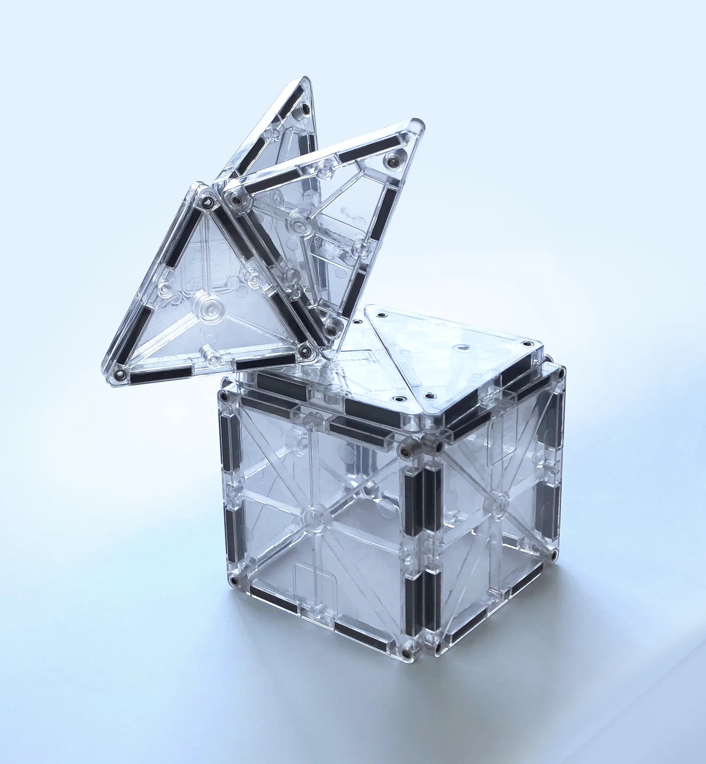 Magna-Tiles® ICE – 16-Piece Set